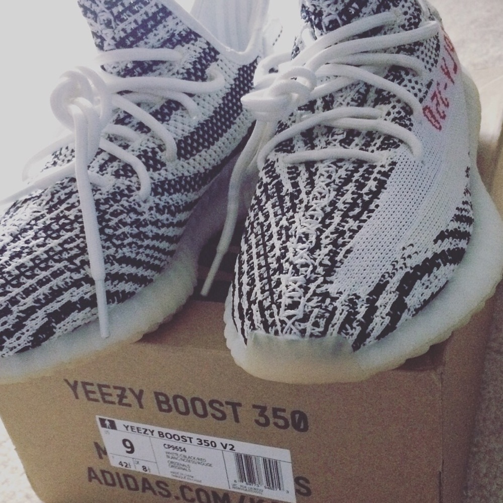 Yeezy 350 v2 Zebra *price drop*